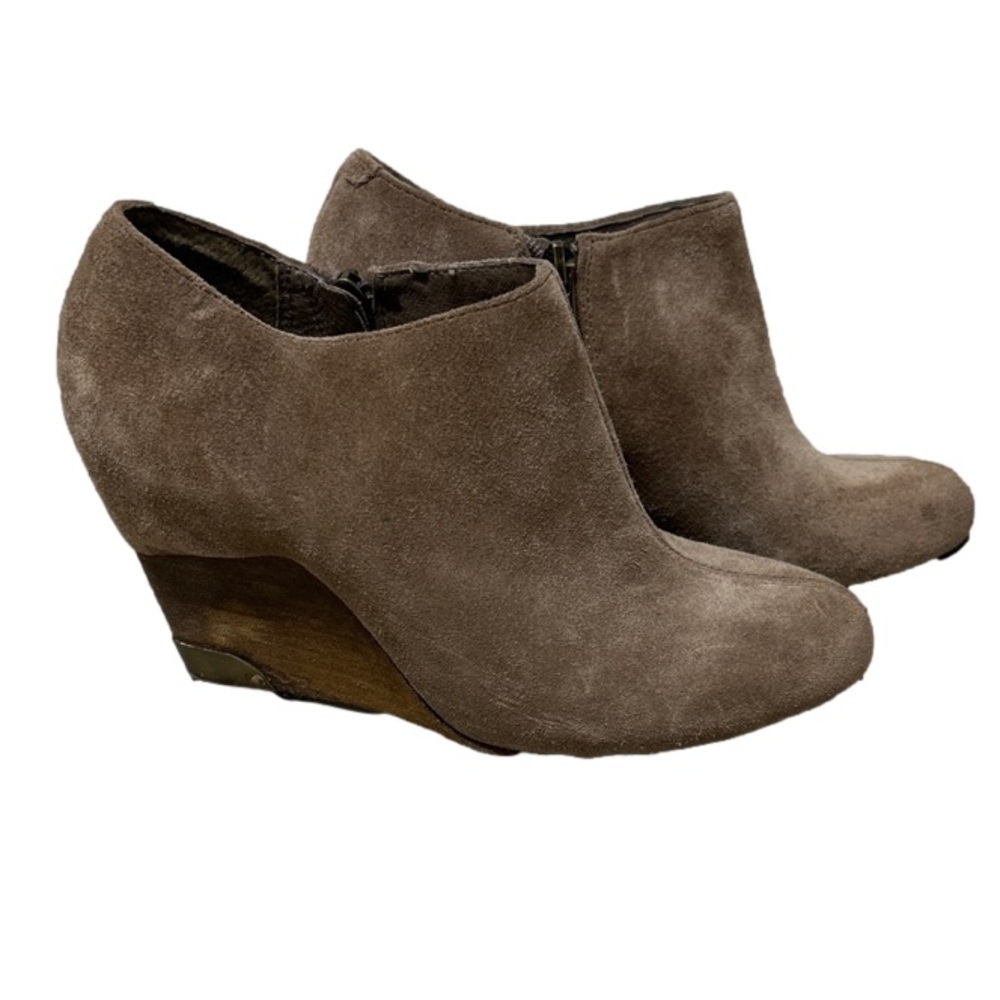 Vince Camuto Hamil light brown suede ankle wedge boots size 5.5